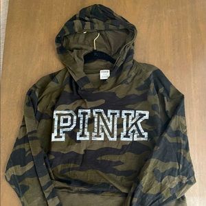 Crop PINK camo sweatshirt